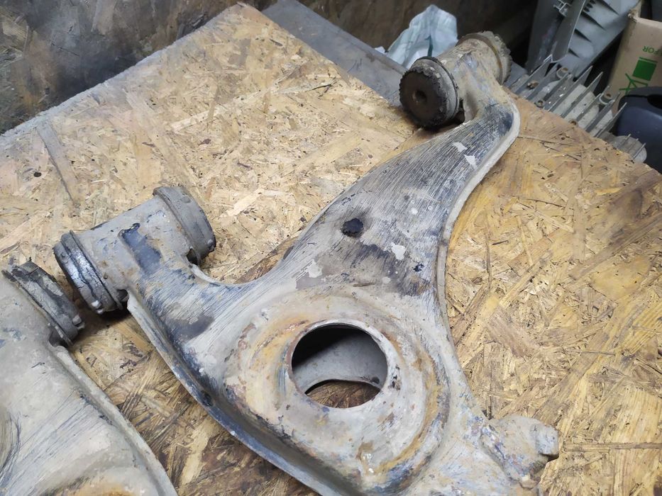 Ричаг передній Мерседес 124 Mercedes w124