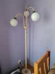 Lampa stojąca i żyrandol