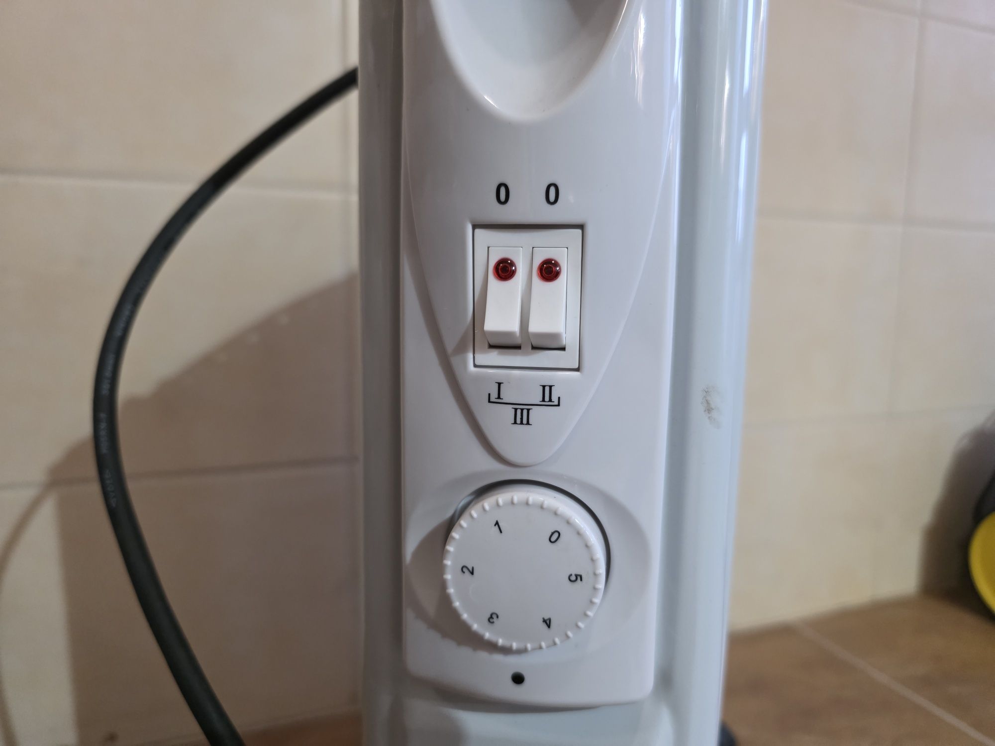 Grzejnik olejowy 13 żeberek na GĘSTY olej Riwall 2500W żeberkowy