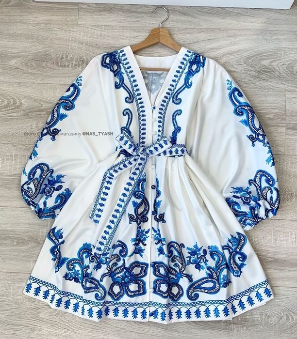 Сукня в орнамент