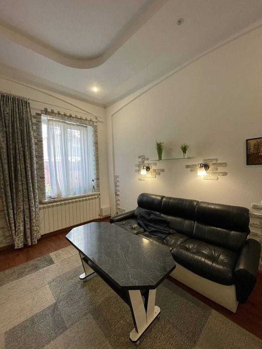 В оренду 2-кімната квартира вул. Покровська ( центр міста )