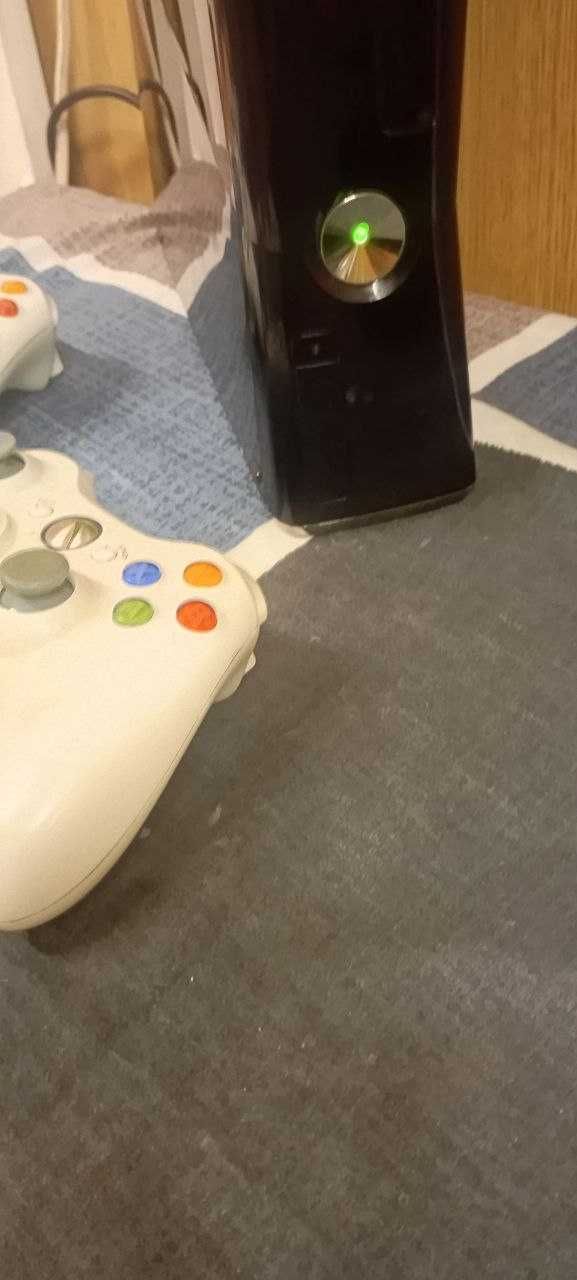 XBox 360 Slim 512гб 2 джойстики
