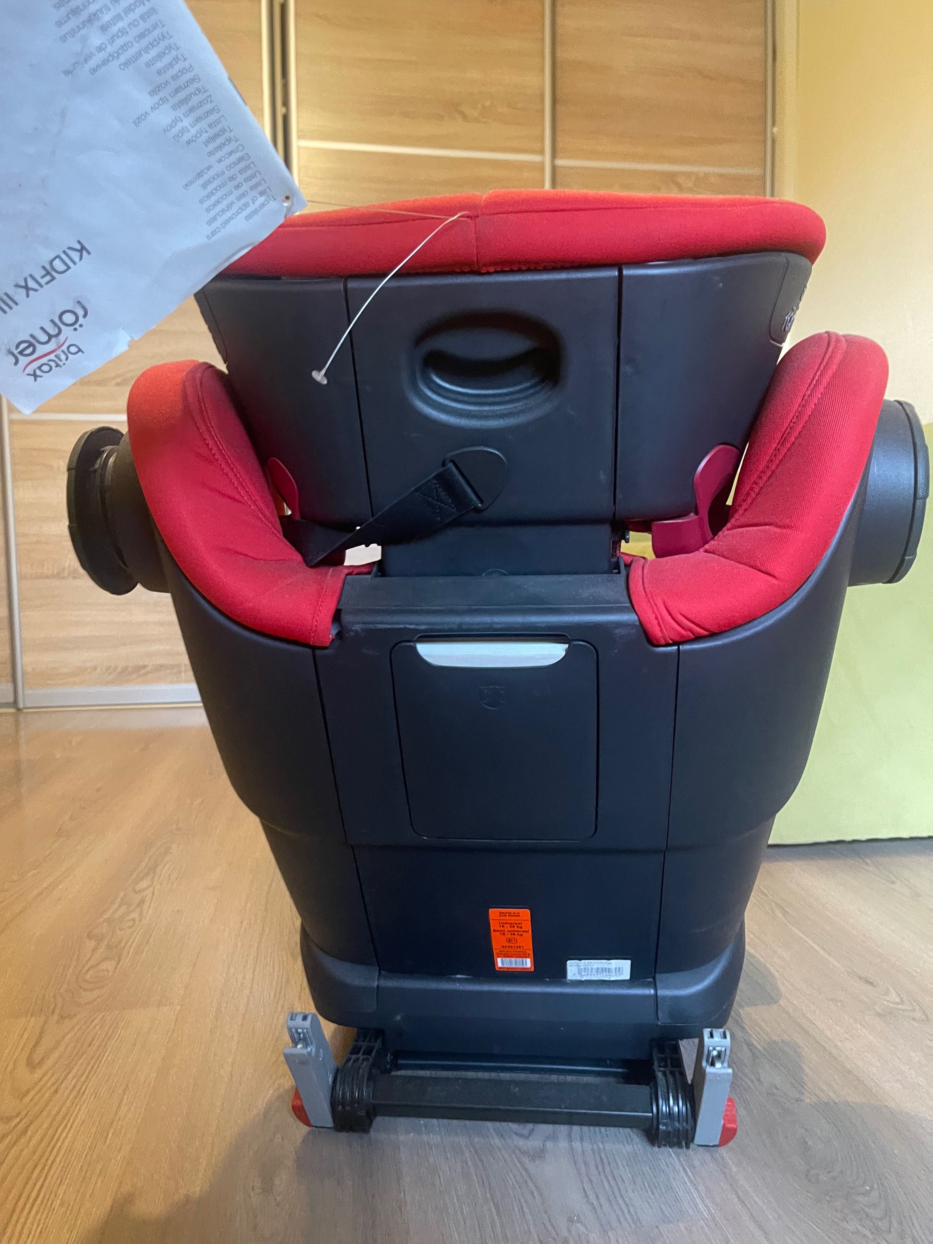 Автокрісло Britax Römer Kidfix III S червоного кольору, майже нове