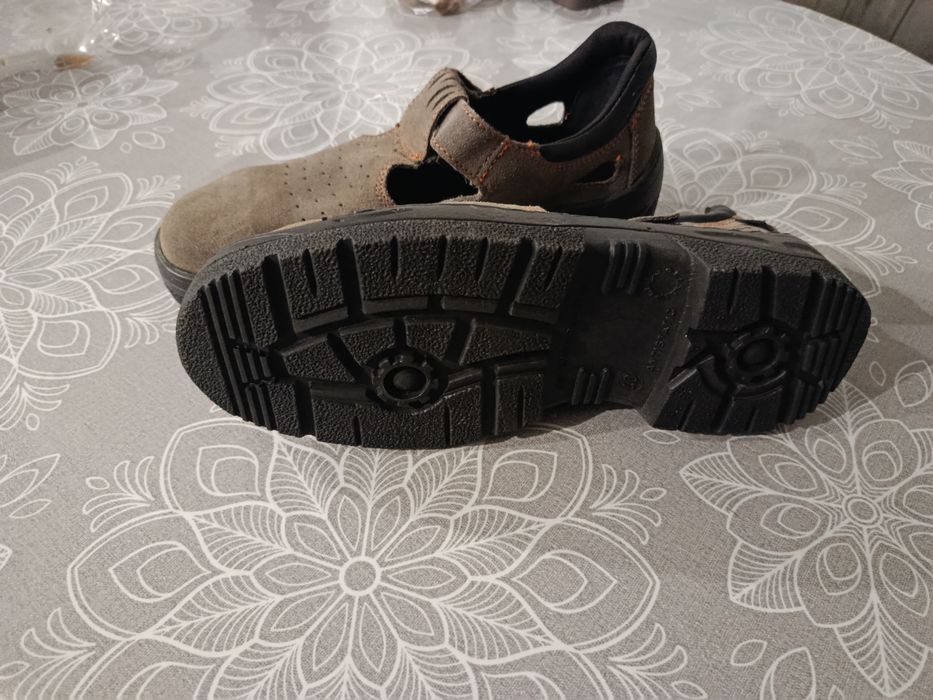 Сандалі, кросівки робочі 40розмір