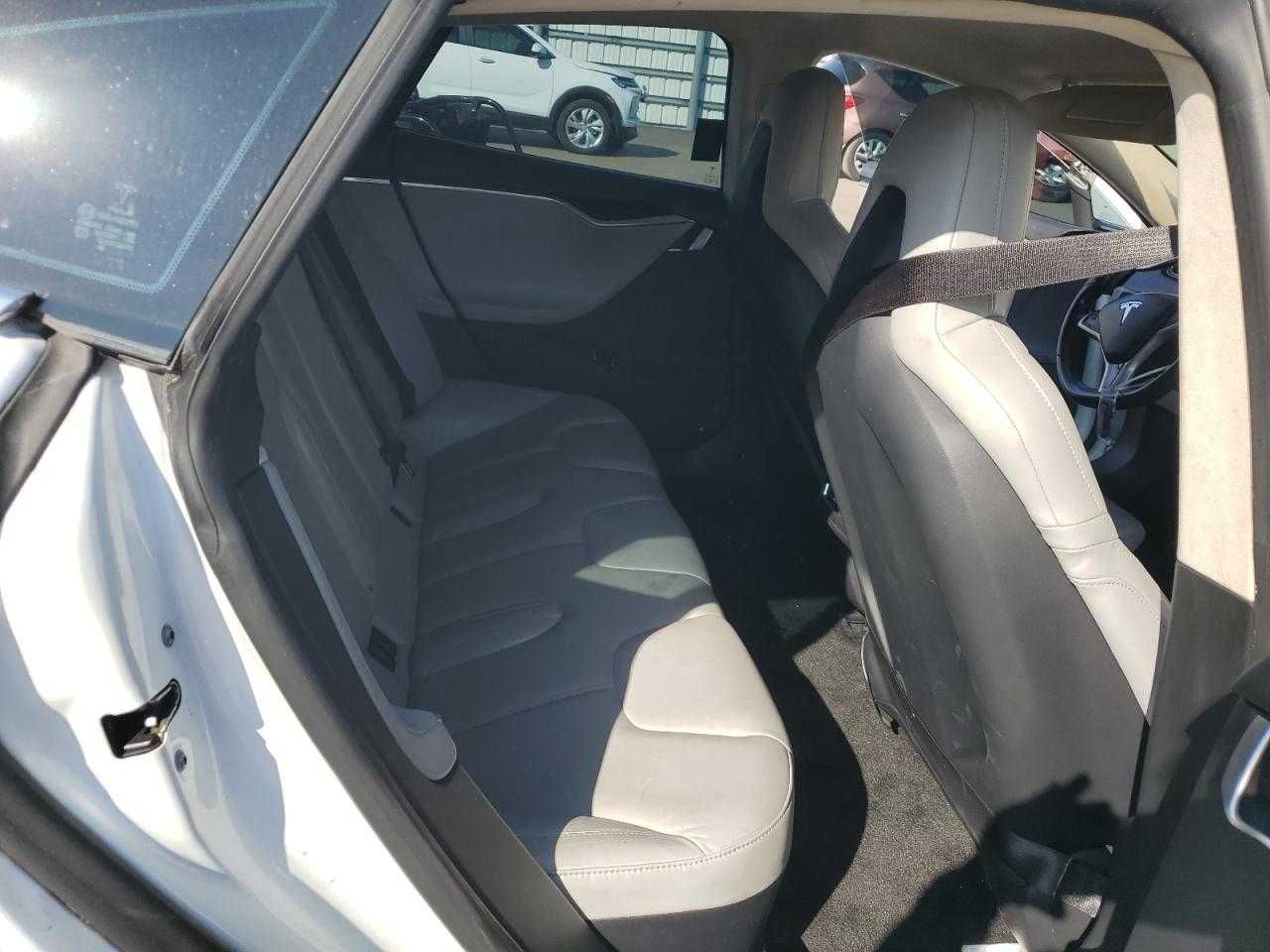 Tesla Model S 2015
