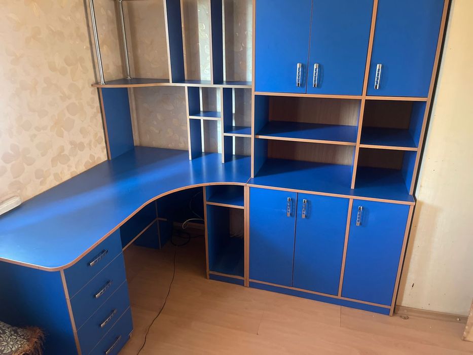 Стенка, стіл, шкаф