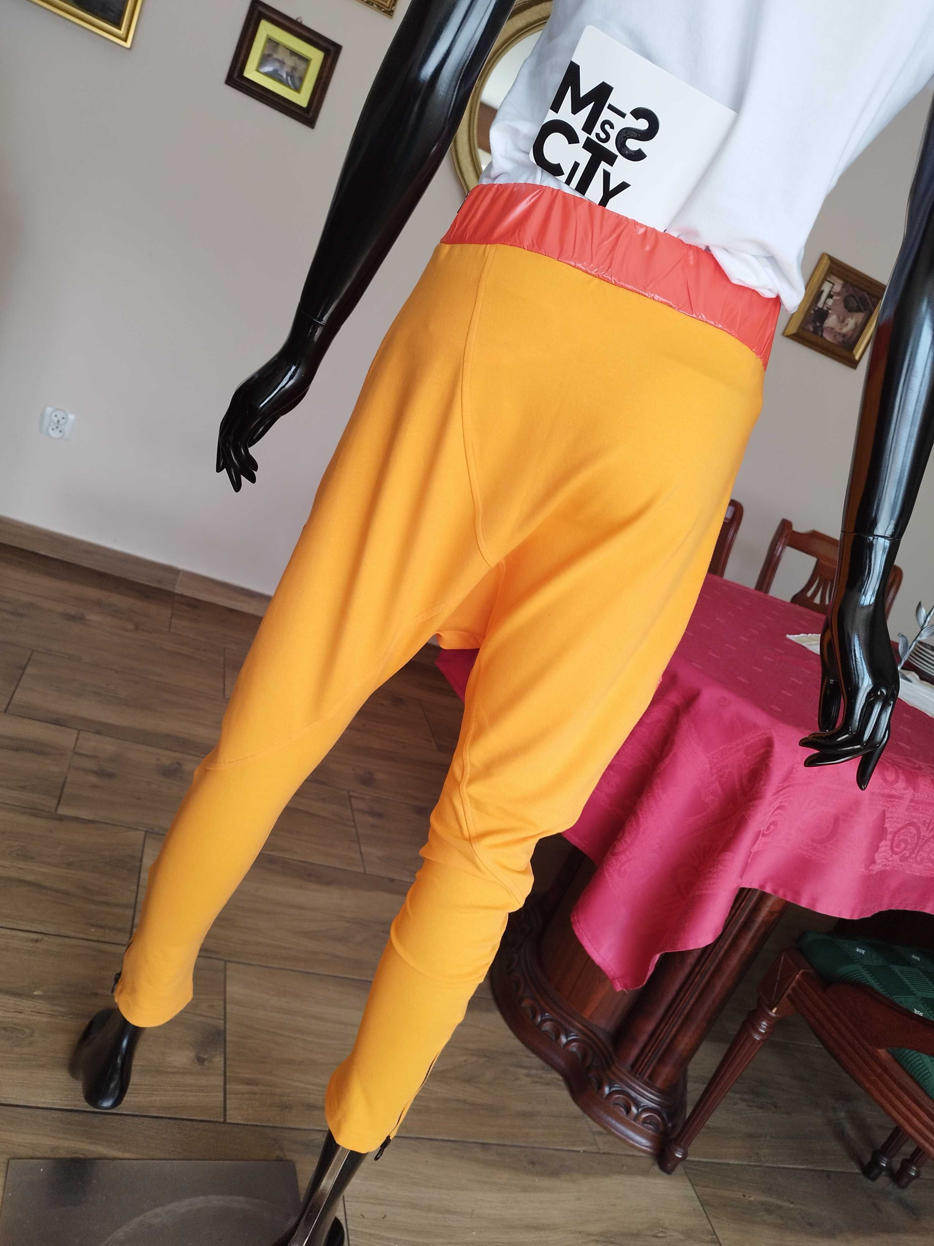 %_MISS CITY_spodnie sportowe/dresowe_baggy_pomarańczowe_S/M