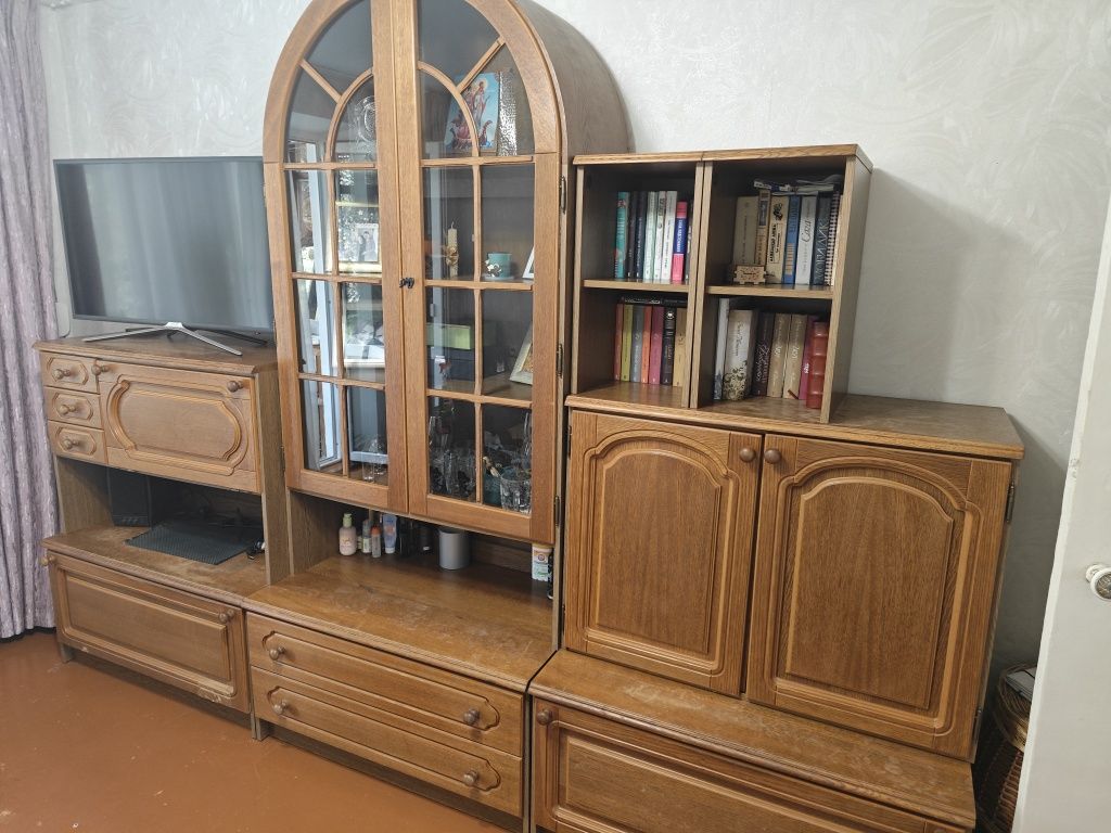 Меблі у вітальню, спальню