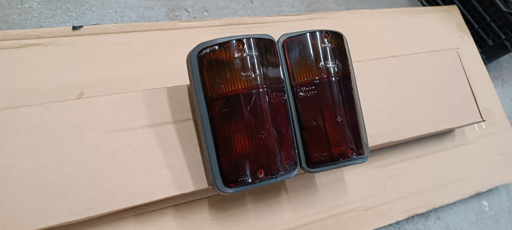 Fiat 126p lampy tylne elegant czarna folia lewą i prawa