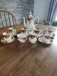 Шикарный винтажный сервиз на 6 персон. Royal Albert