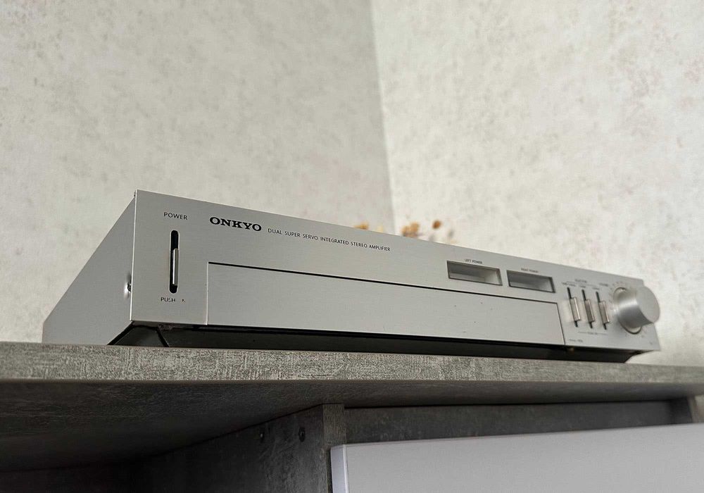 Вінтажний підсилювач Onkyo A-15 Япония (фонокоректор / БЖ 300 Вт)