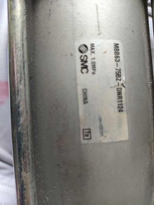 SMC MBB63-75Z — пневматичний циліндр