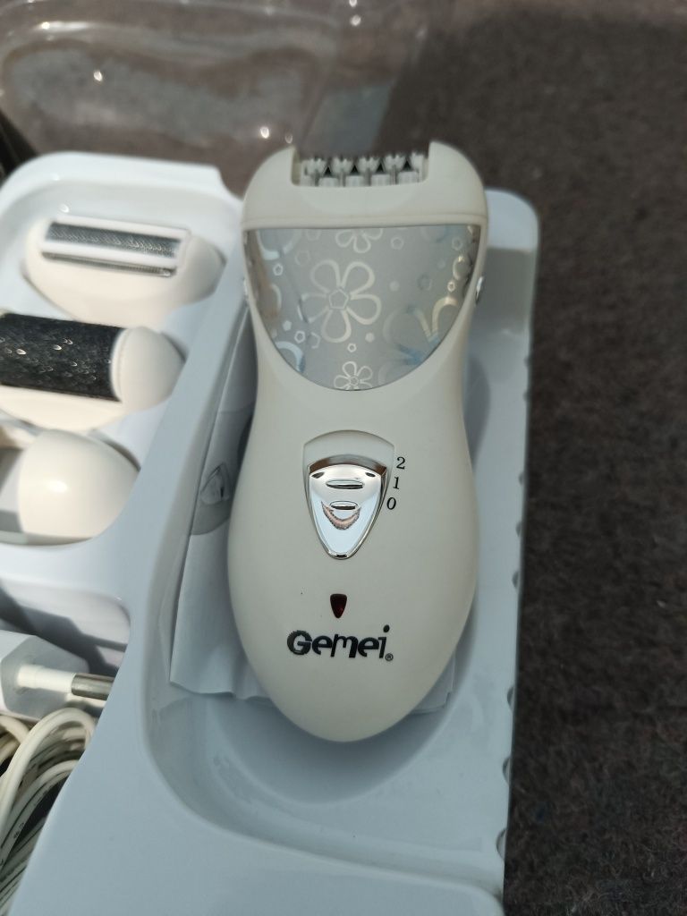 Акумуляторний Епілятор Gemei GM 3061 32 пінцета 4в1