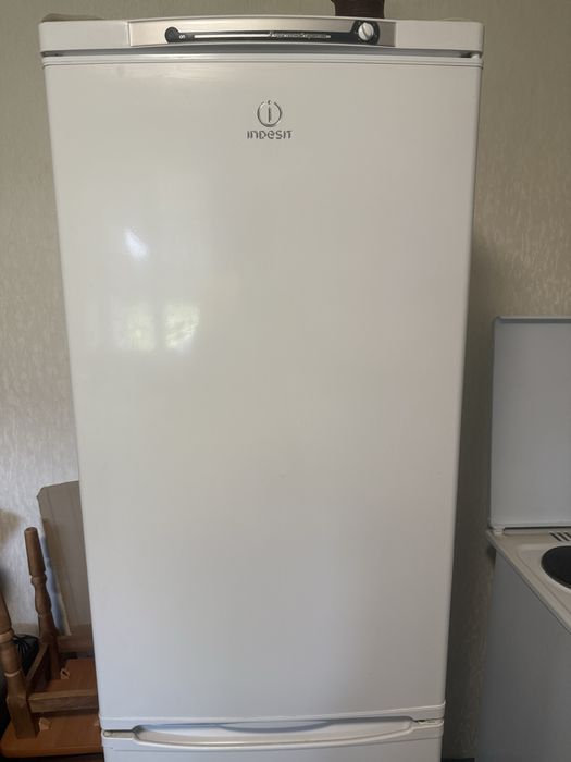 Холодильник indesit
