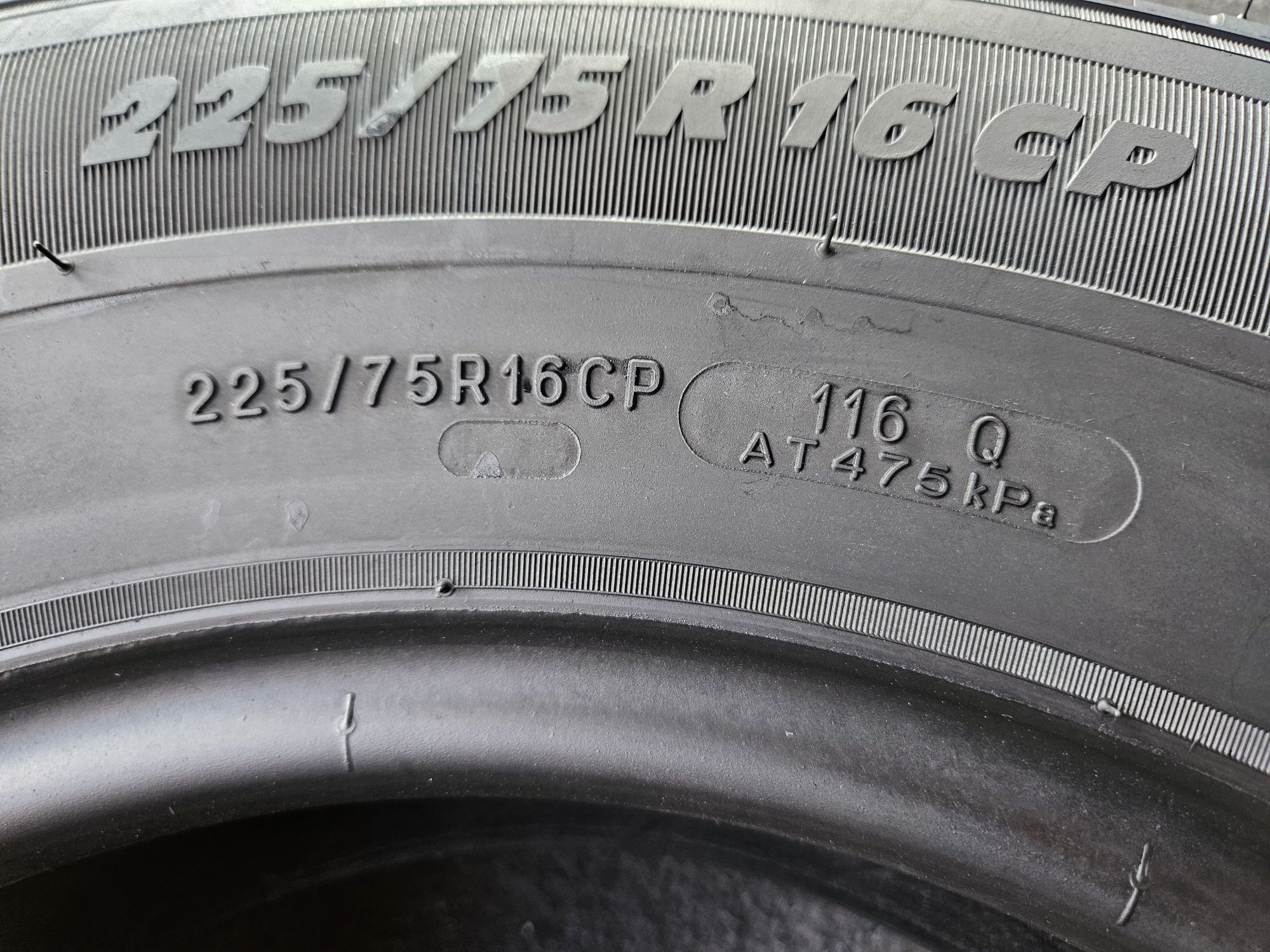 Kpl Opon Letnich Michelin Agilis Camping 225.75.16 CP 116Q Rok 2020