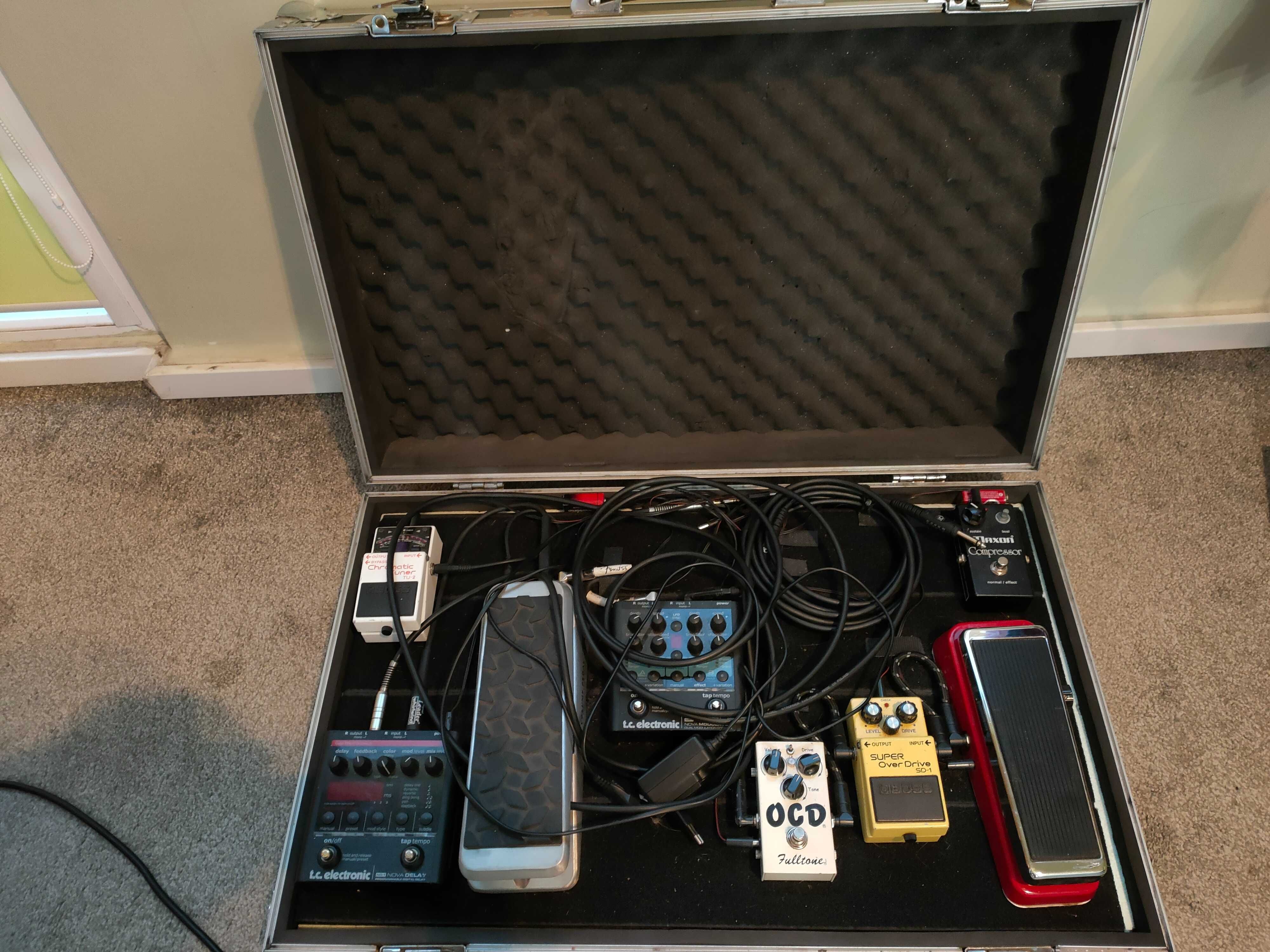 Pedalboard/hard case. Skrzynia na efekty gitarowe