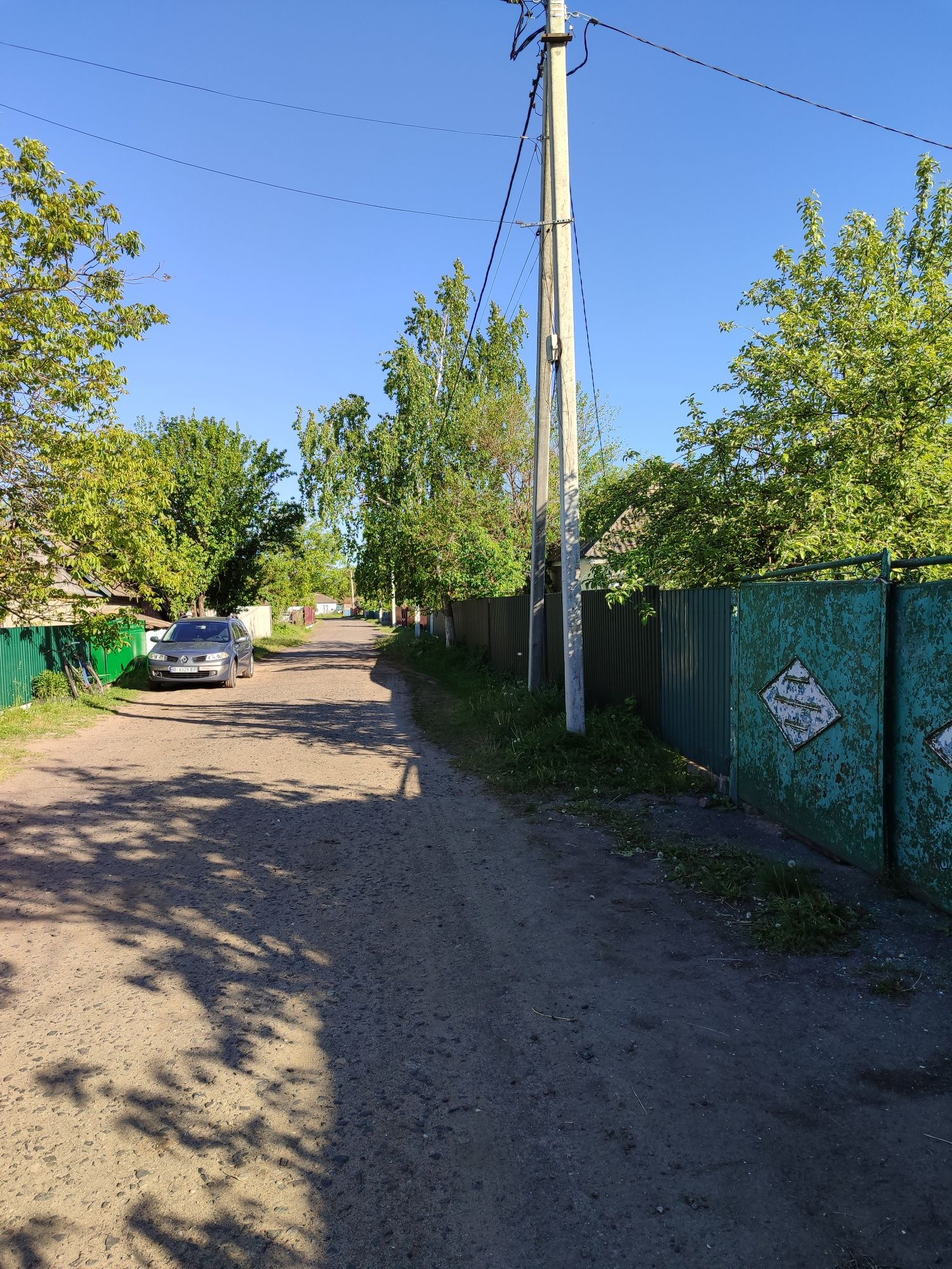 Будинок з великим подвір'ям в полтавській області.Торг.