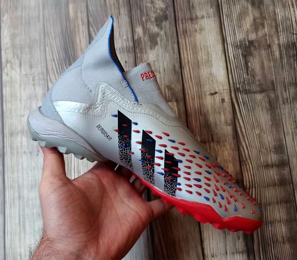 Сороконожки Adidas Predator FREAK + TF