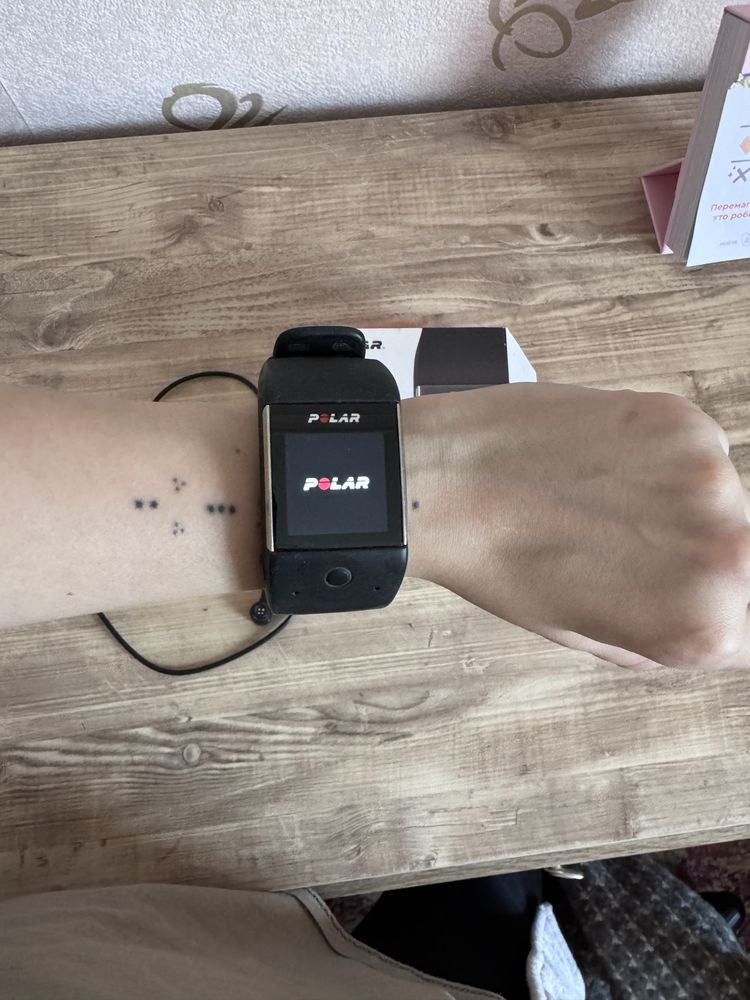 Продам смарт-годинник Polar M600