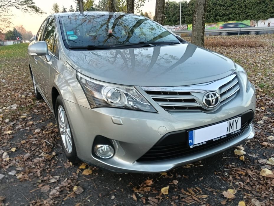 Czytaj opis Rodzinny AVENSIS-Lider NIEZAWODNOŚCI Salon POLSKA.