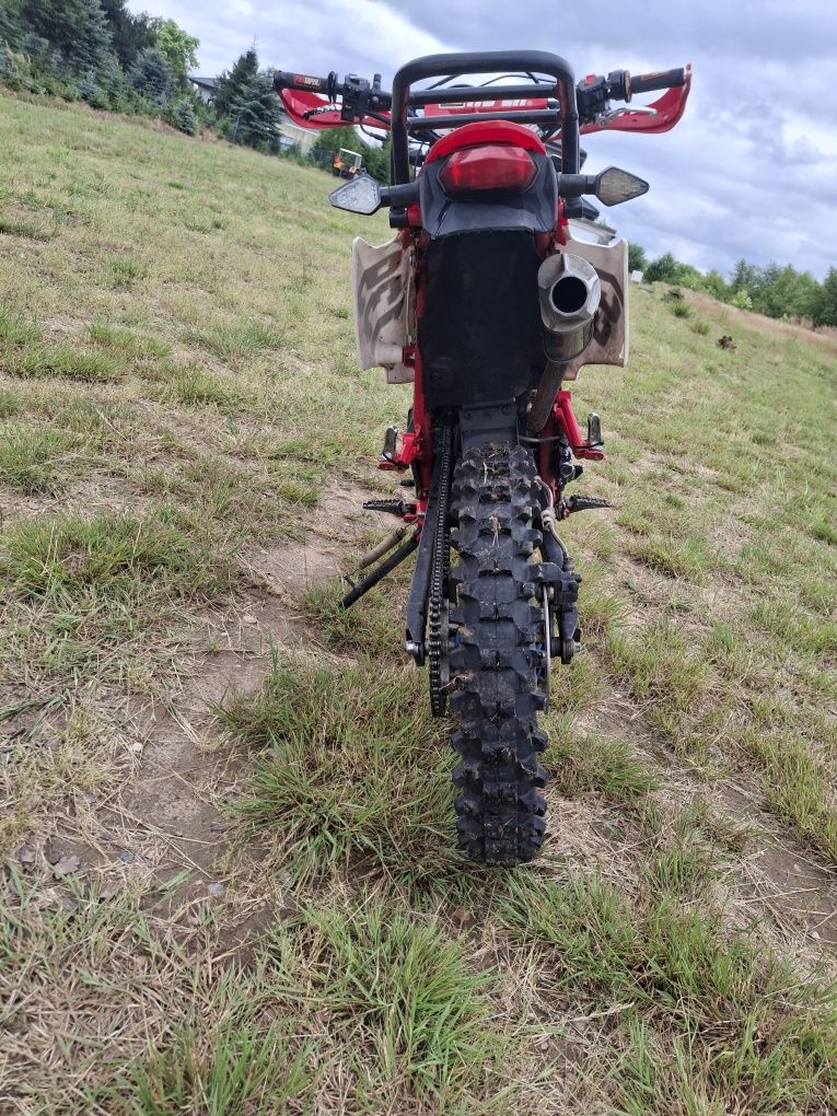 Defender 150 rok produkcji 2021