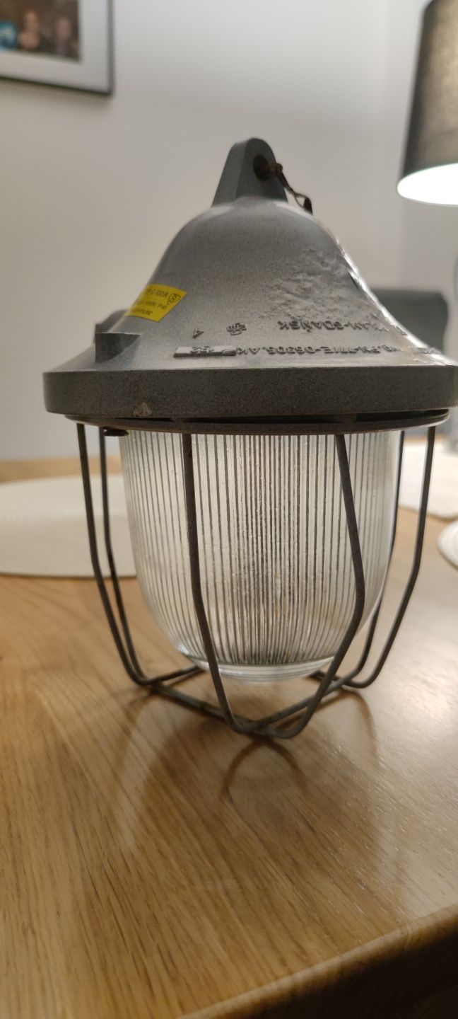 Lampa przemysłowa lata 60-70