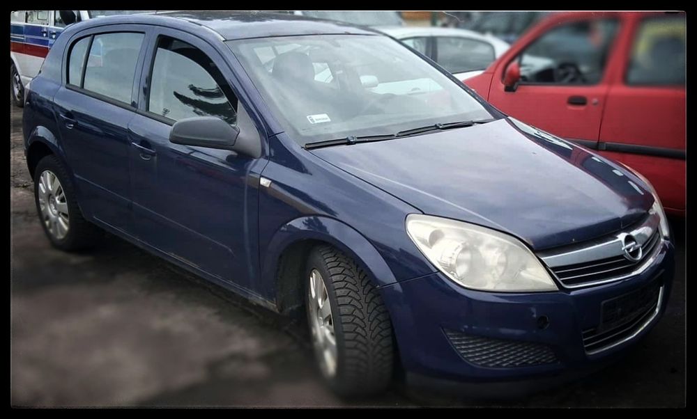 Opel Astra h maska