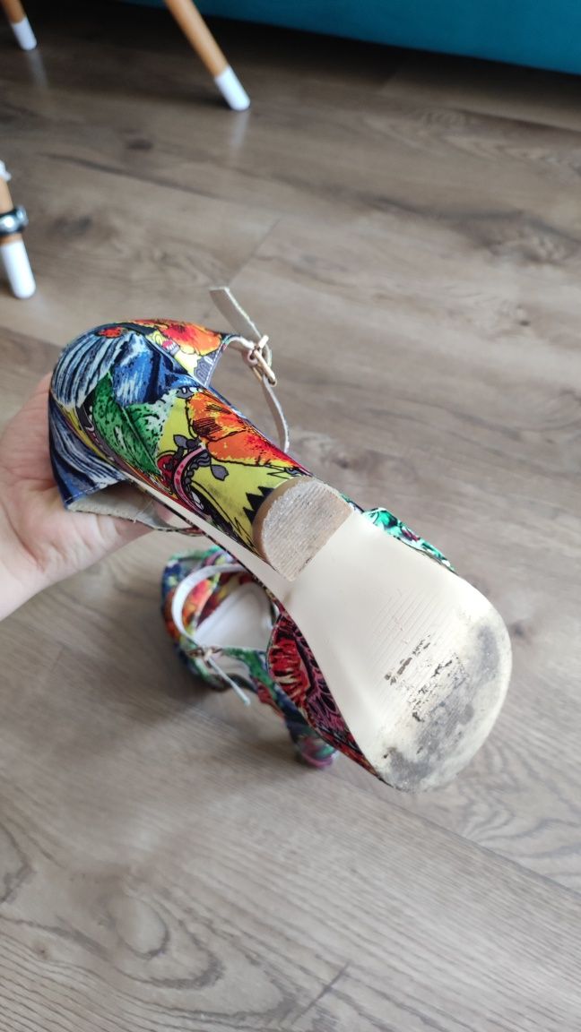 Kolorowe buty na obcasie 38