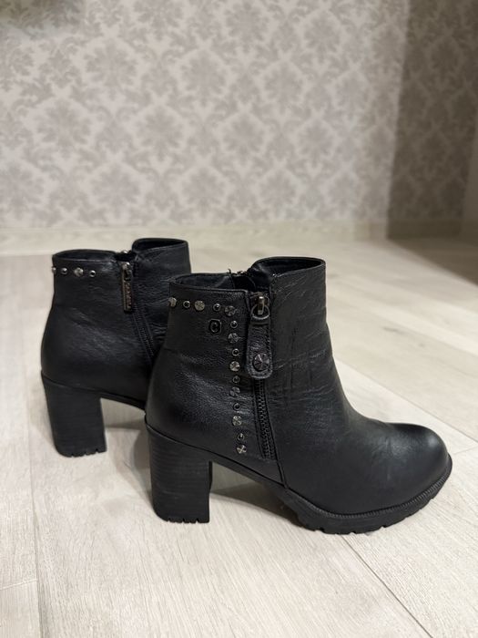 Ботильйони Carmela шкіряні в ідеальному стані 36р