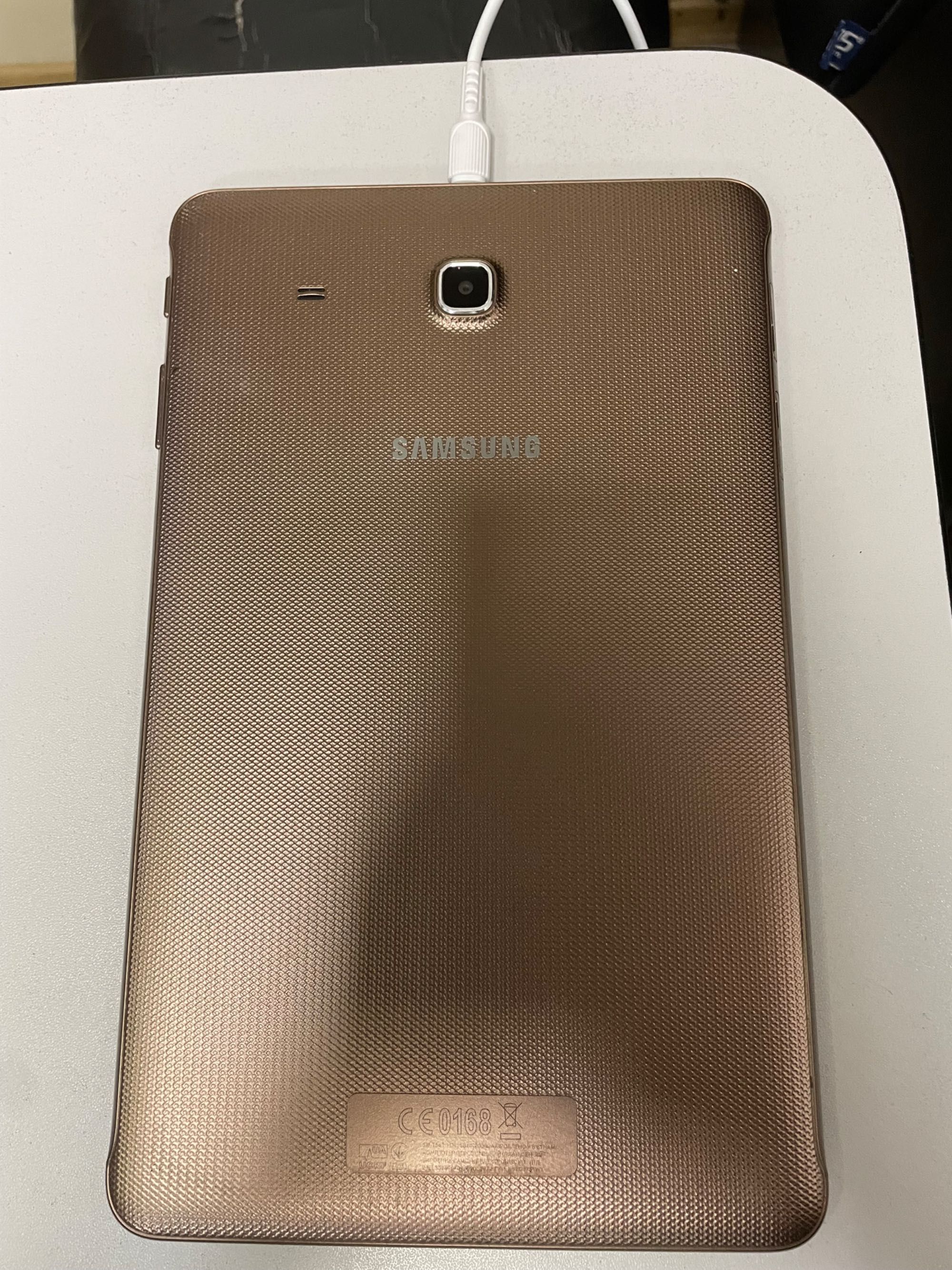 Планшет Samsung Tab E