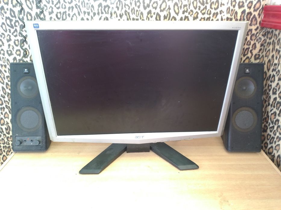 Монитор Aсer + колонки + клавиатура + мышка