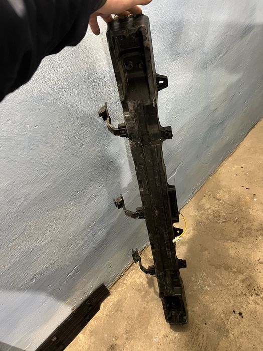 Підсилювач заднього бампера hyundai kona