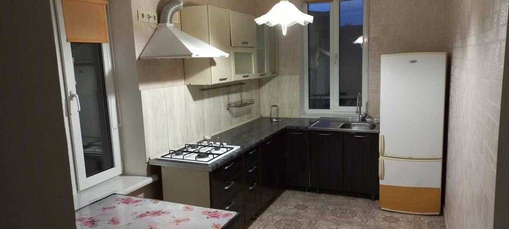 Здам частину будинку,центр