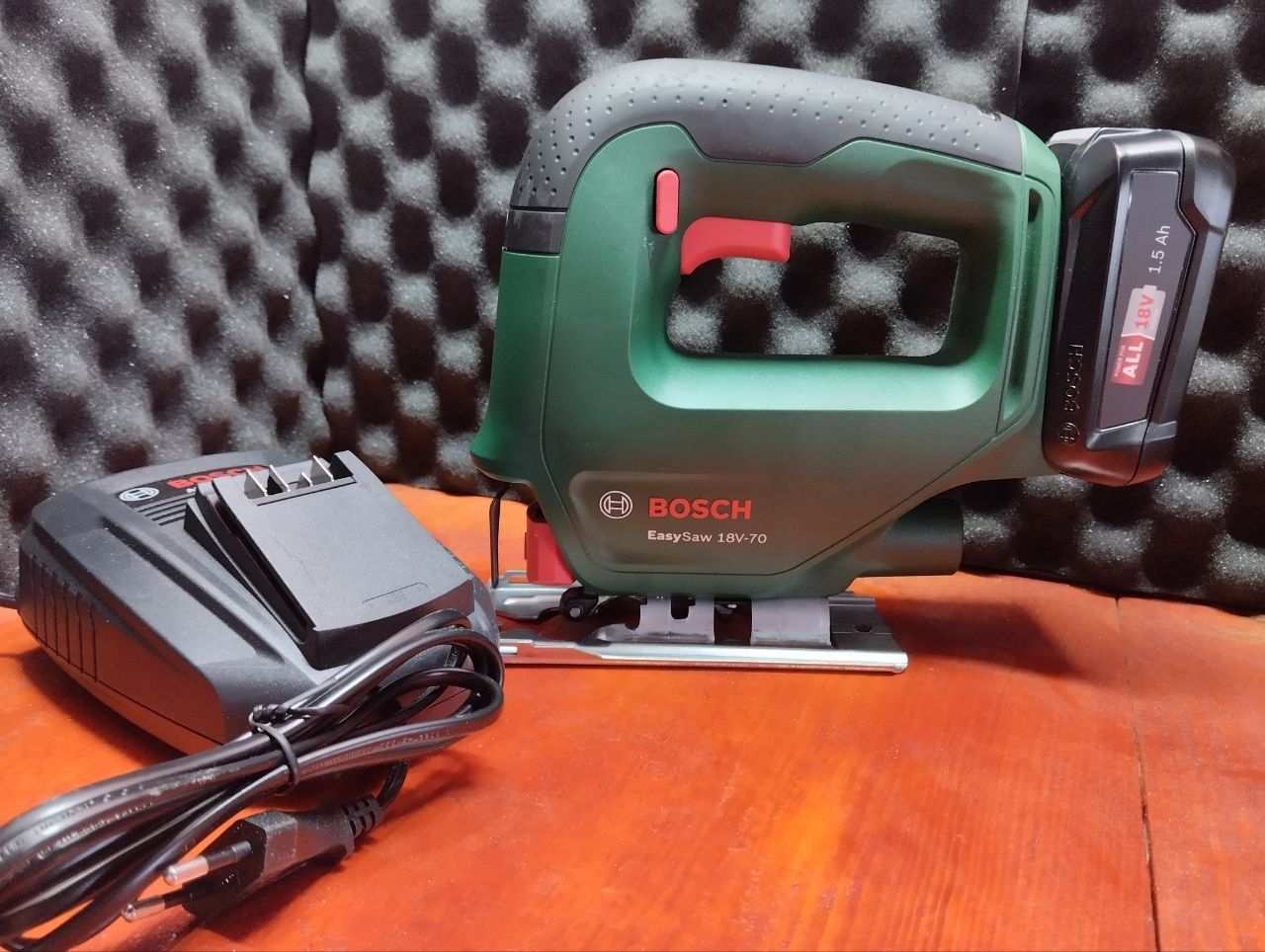 Новий.Акумуляторний лобзик Bosch EasySaw 18v-70