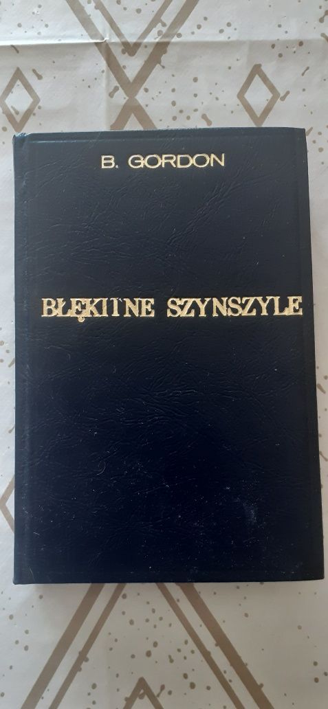 Książka w twardej oprawie Błękitne szynszyle