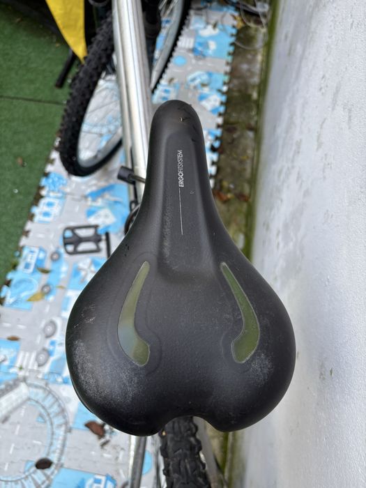 Bicicleta de marcha em bom estado