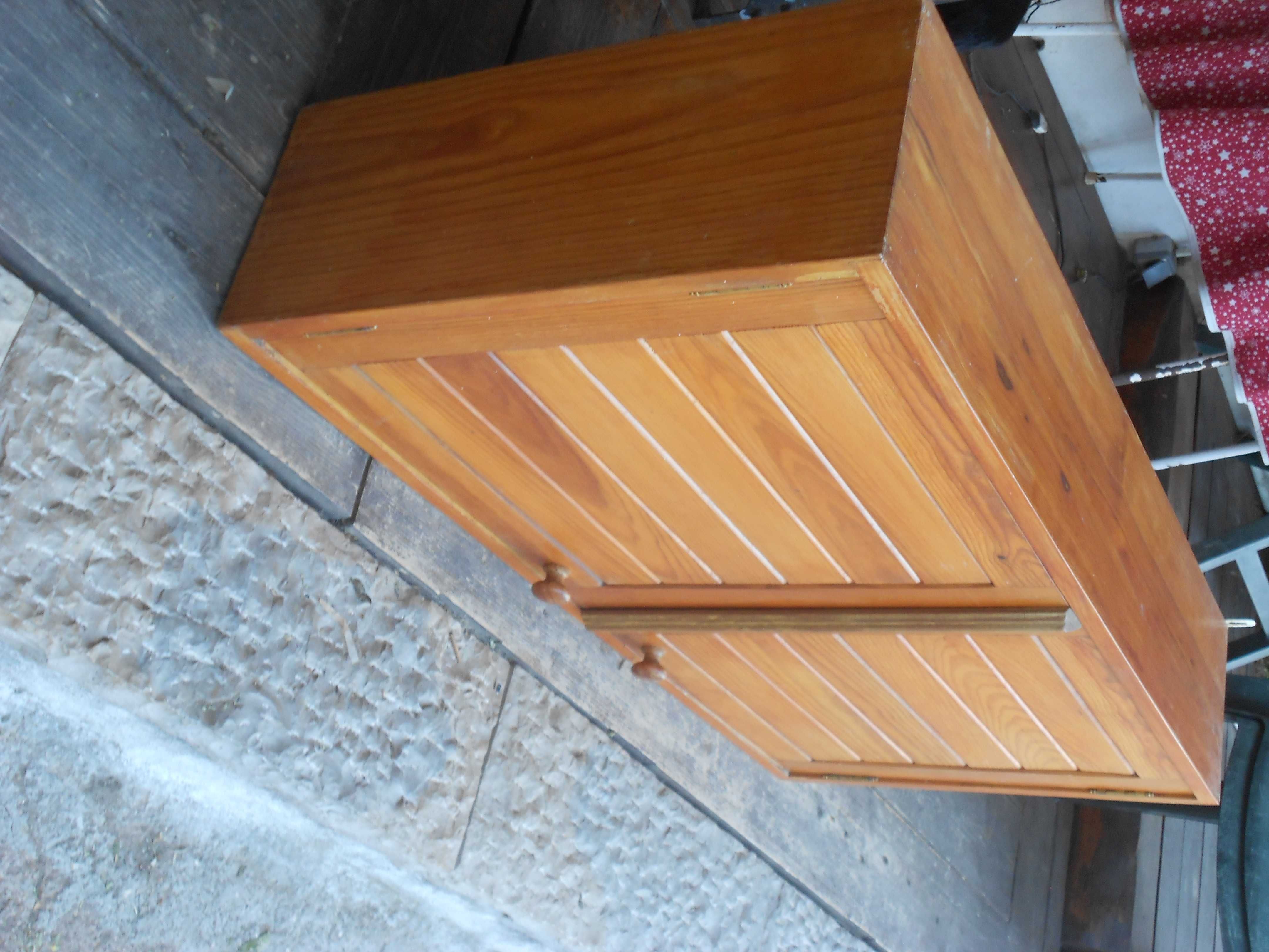 Movel armario antigo vintage madeira maciça WC cozinha garagem estudio