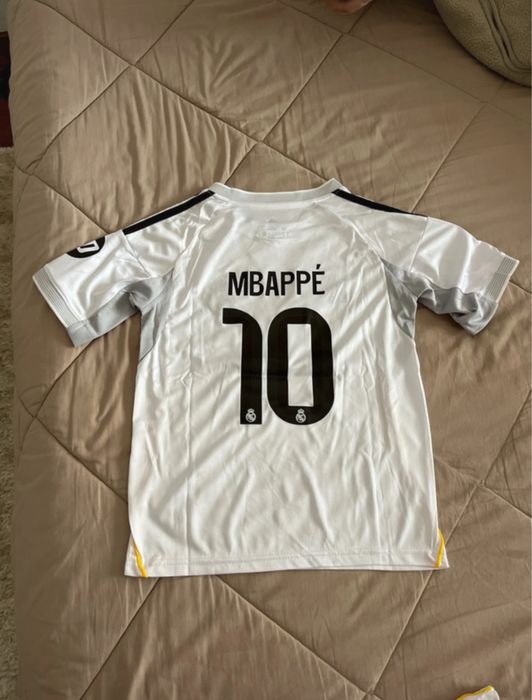 Camisola Real Madrid Mbappe Equipamento criança tamanho 10 anos
