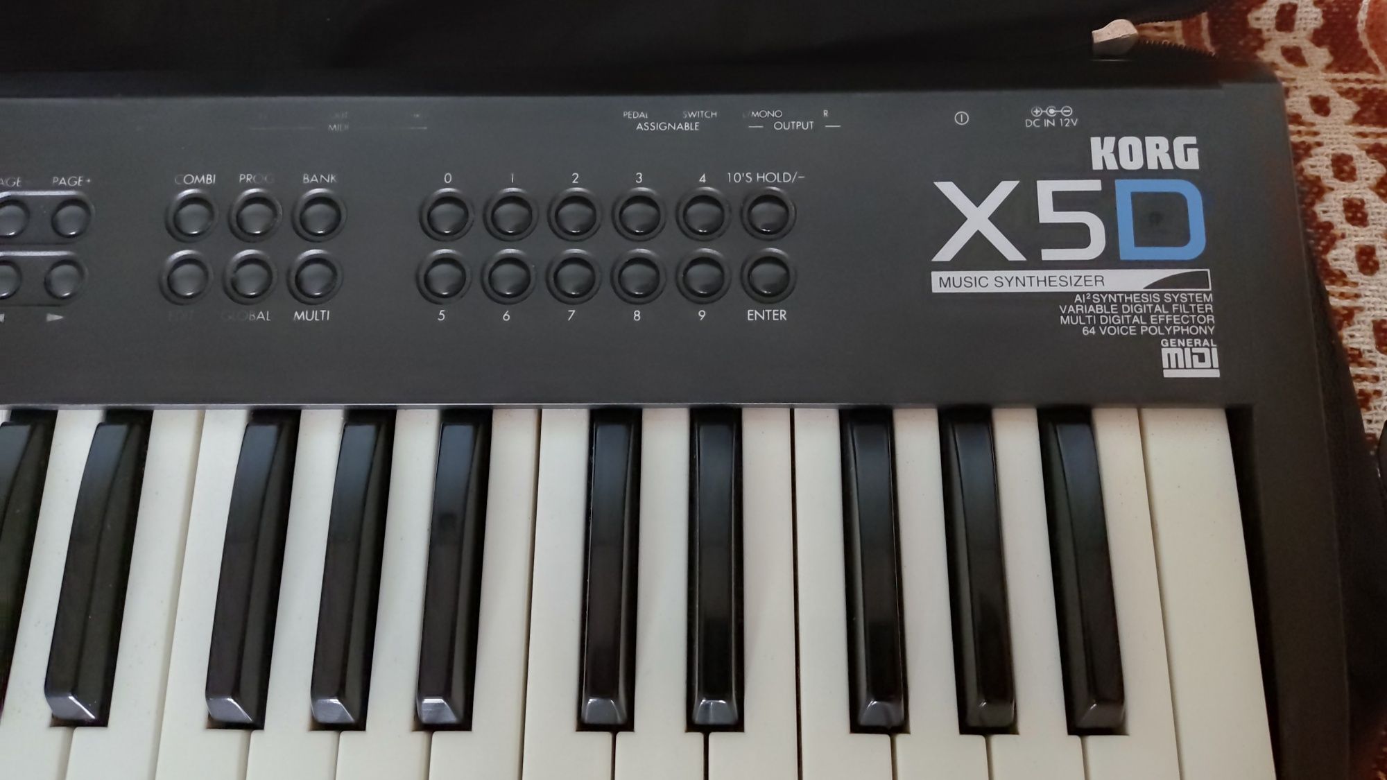 Syntezator Korg X5D klasyk