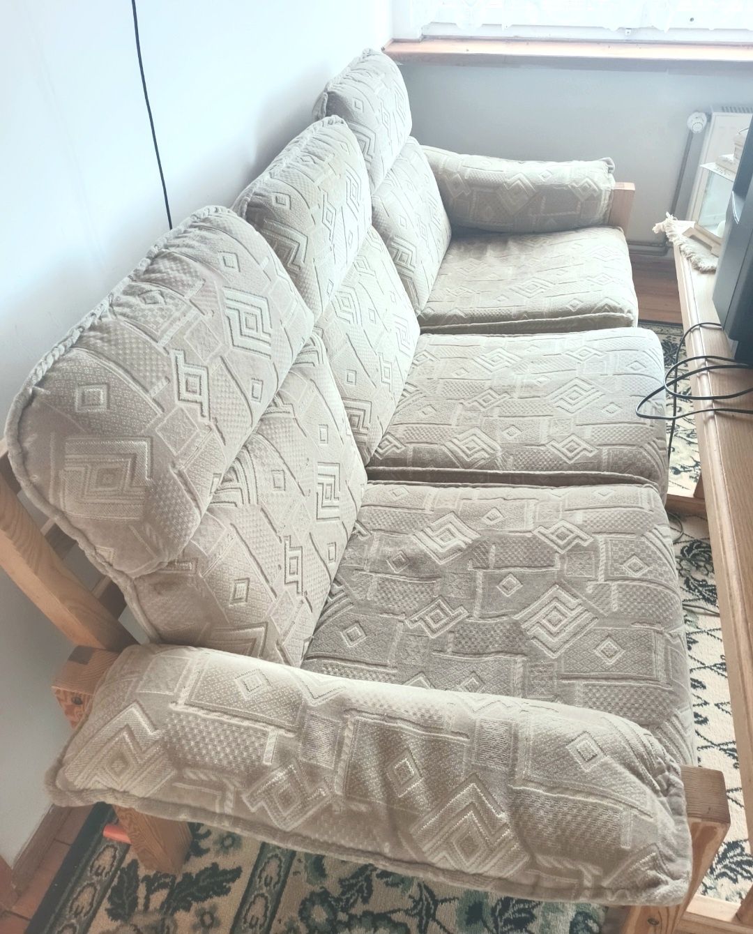 Kanapa sofa NIE rozkładana. Drewno.