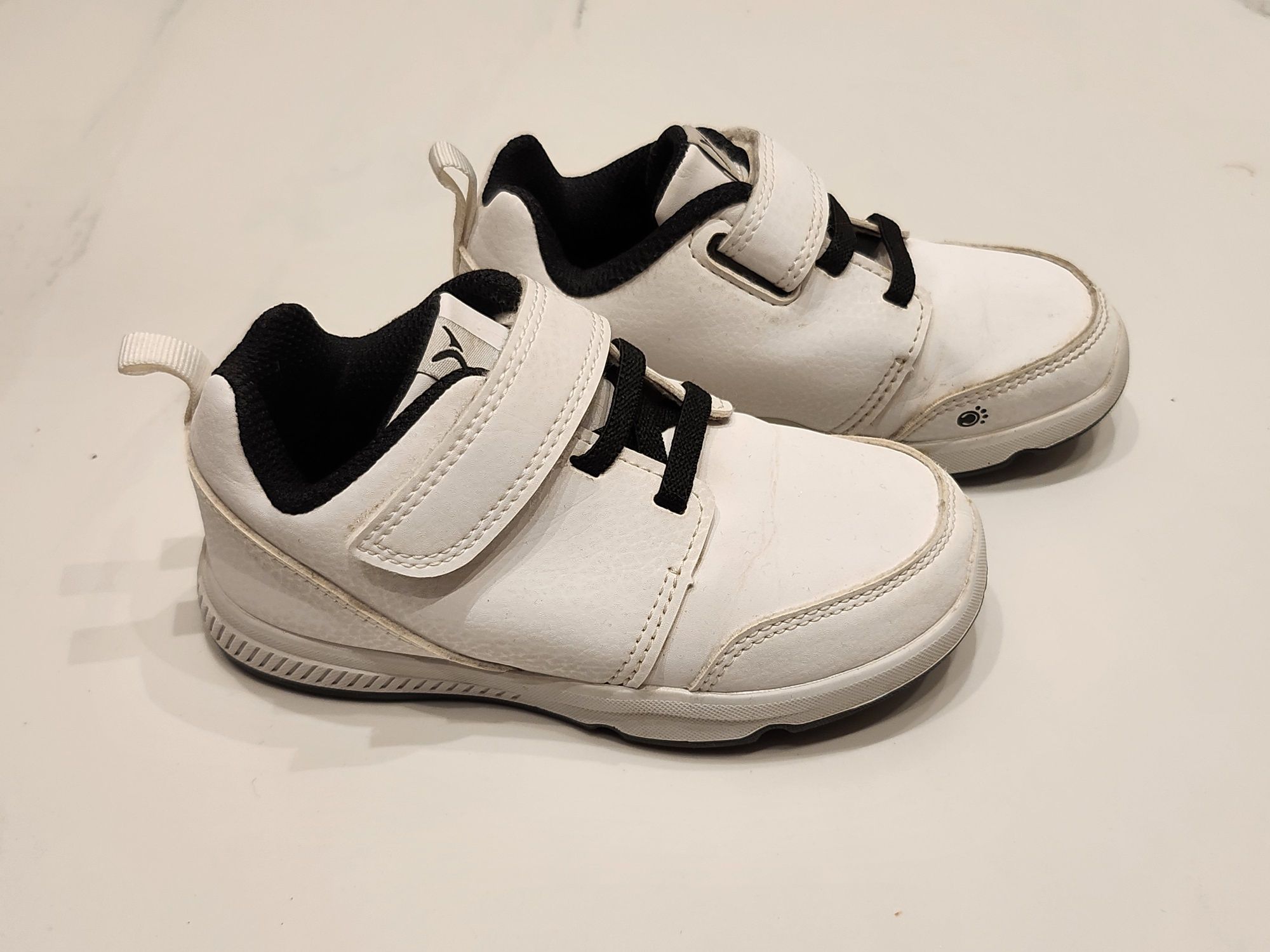 Białe buty sportowe 24