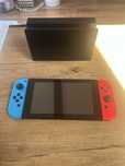 Nintedo Switch z akcesoriami w świtnym stanie