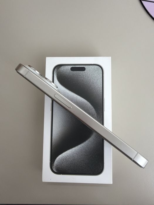 Vendo iPhone 15 Pro White Titanium 256GB c/ Capa Apple Magsafe