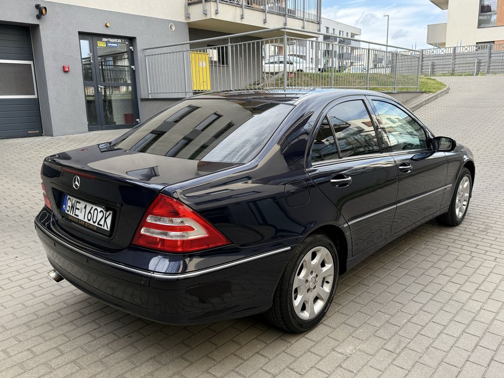 Mercedes-Benz C180 1.8Benz 143KM 2005 rok LIFT *PERFEKCYJNY STAN*!