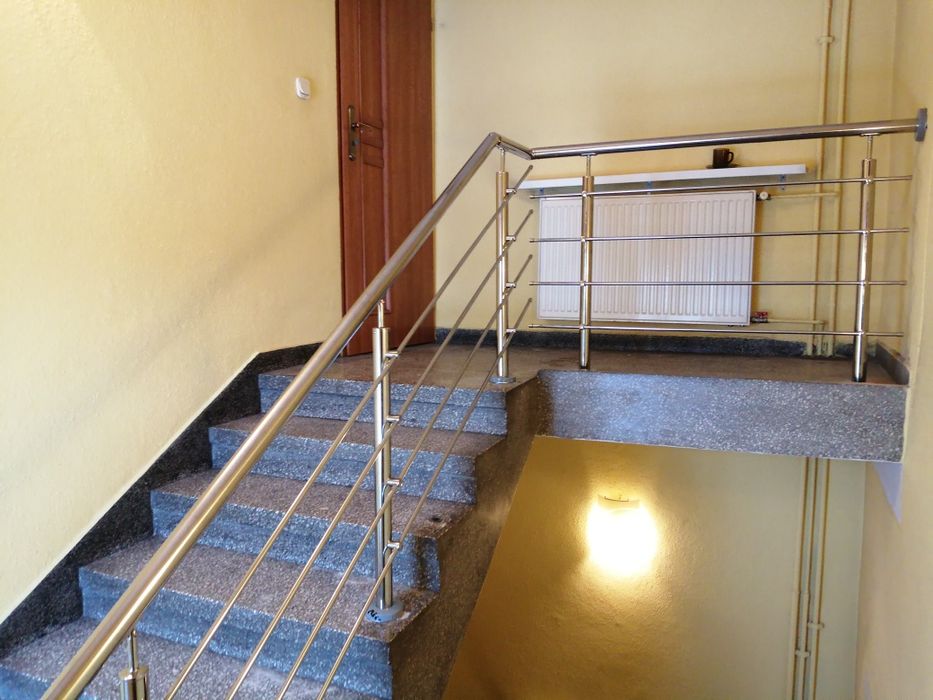 Balustrady nierdzewne i malowane proszkowo