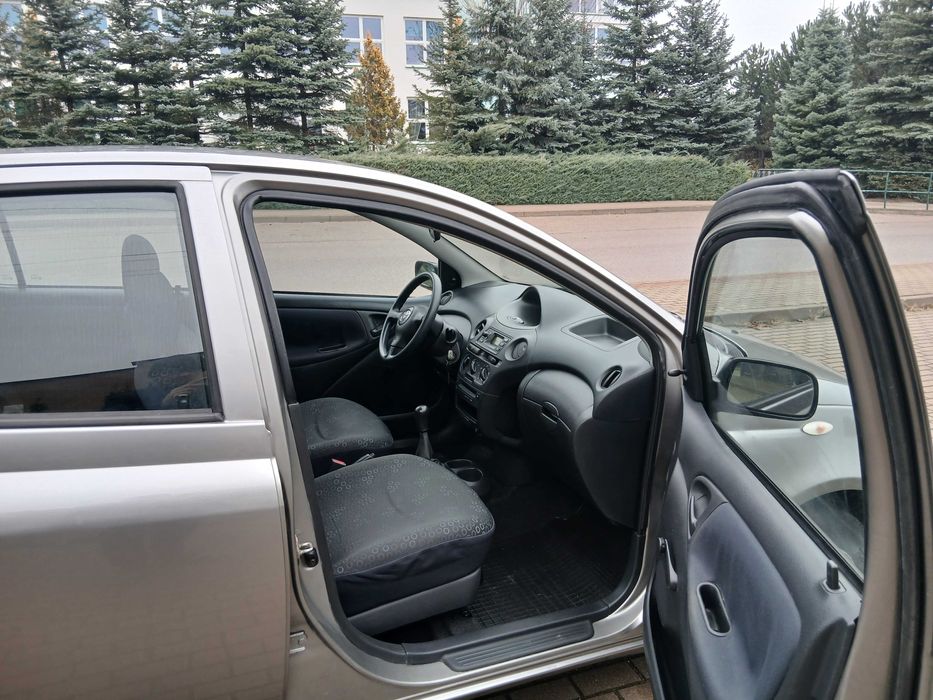 TOYOTA YARIS 1.0VVT-i benzyna , 5 drzwi , kupiona w Polsce ...