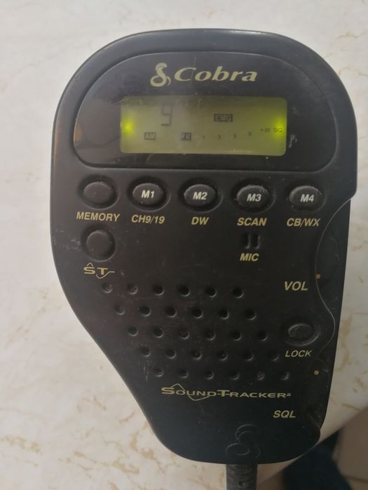 Cobra Radio CB całe mieści się  w dłoni
