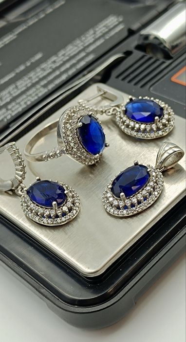 Серебряный набор с сапфирами  925 пробы