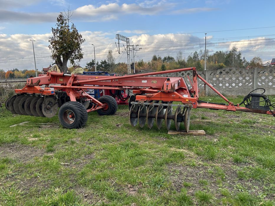 Brona talerzowa Kuhn ciągana czterometrowa