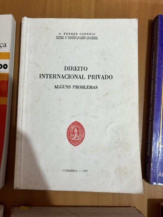 Livros de Direito variados